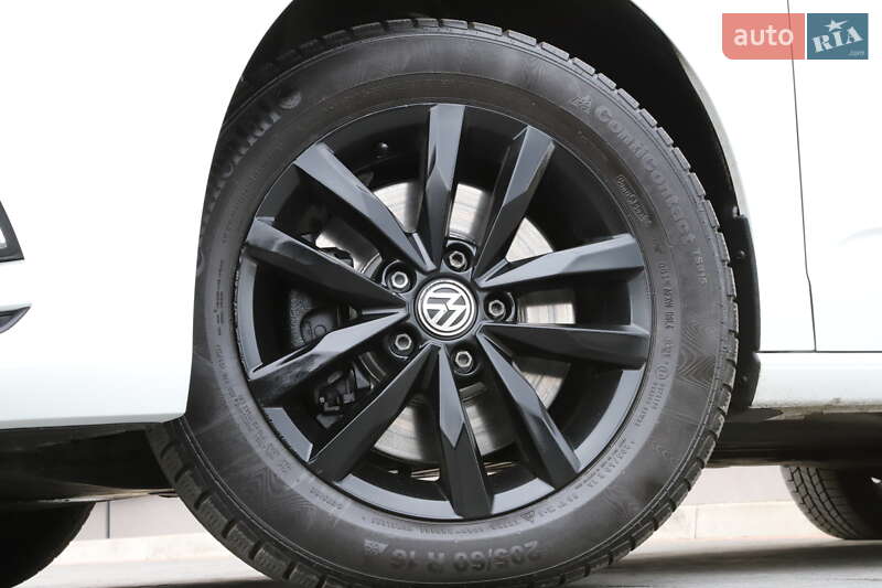 Микровэн Volkswagen Touran 2018 в Дрогобыче