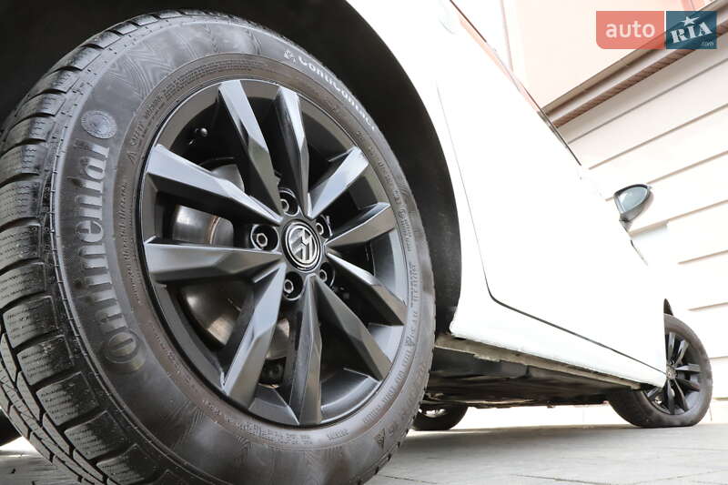 Микровэн Volkswagen Touran 2018 в Дрогобыче