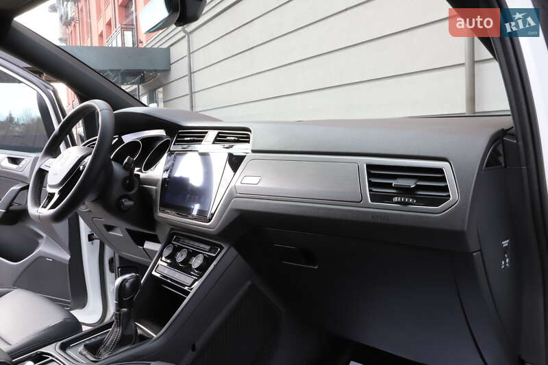 Микровэн Volkswagen Touran 2018 в Дрогобыче