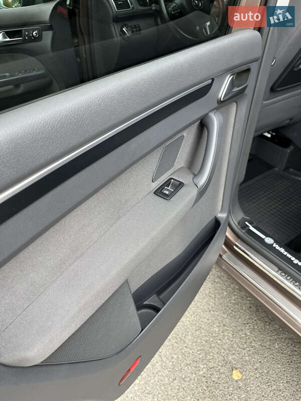 Минивэн Volkswagen Touran 2012 в Киеве