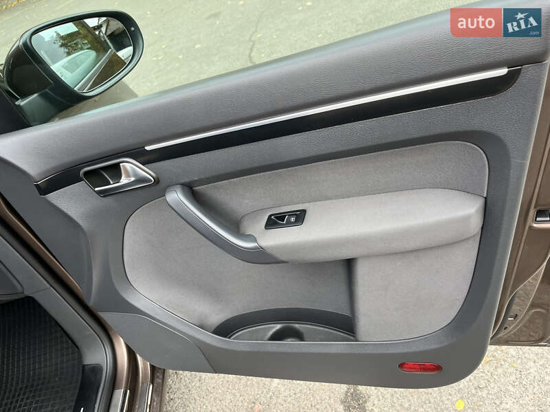 Минивэн Volkswagen Touran 2012 в Киеве