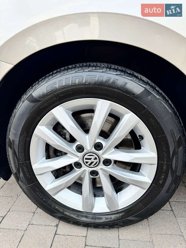Микровэн Volkswagen Touran 2017 в Луцке фото 6 Микровэн Volkswagen Touran 2017 в Луцке
