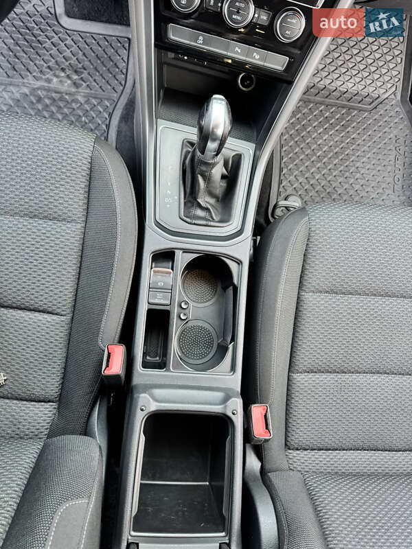 Микровэн Volkswagen Touran 2017 в Луцке фото 23 Микровэн Volkswagen Touran 2017 в Луцке
