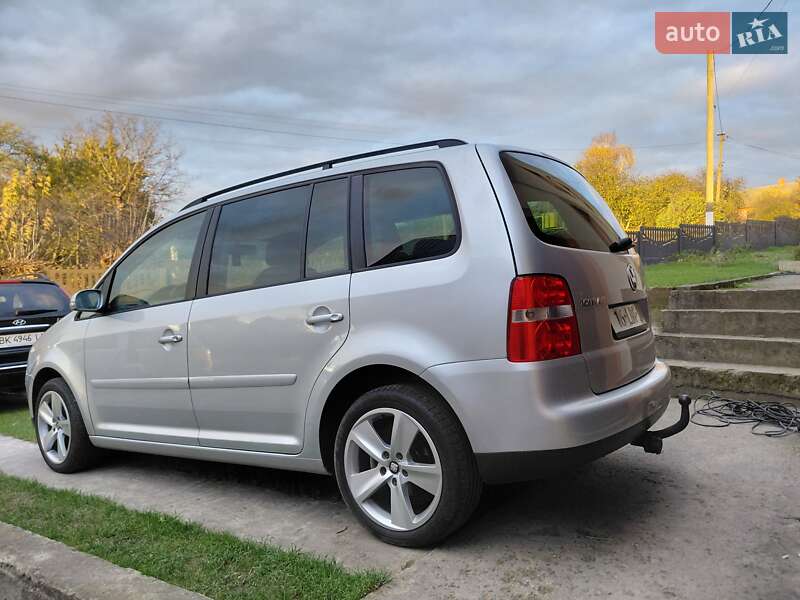 Минивэн Volkswagen Touran 2006 в Ровно