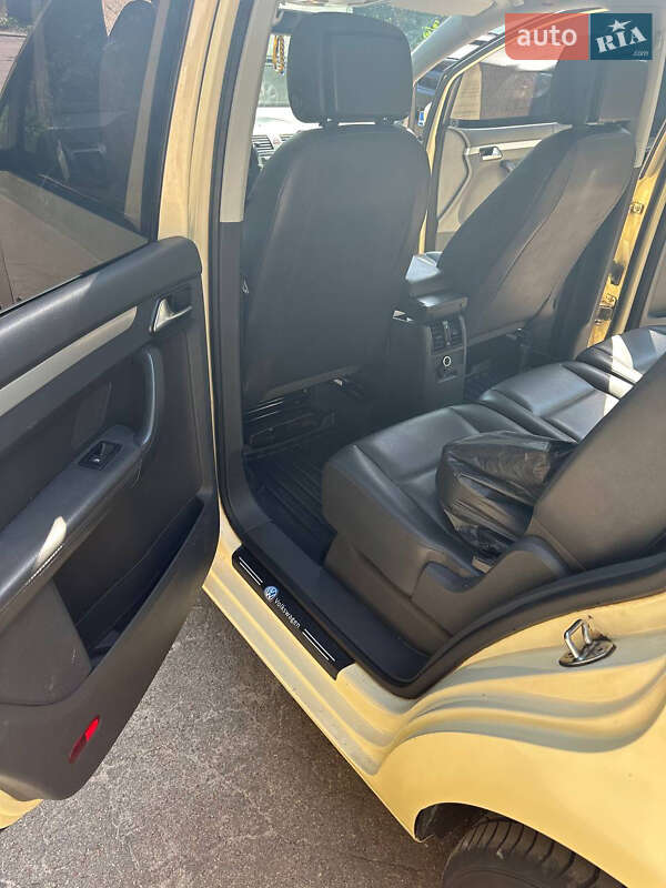 Минивэн Volkswagen Touran 2014 в Житомире