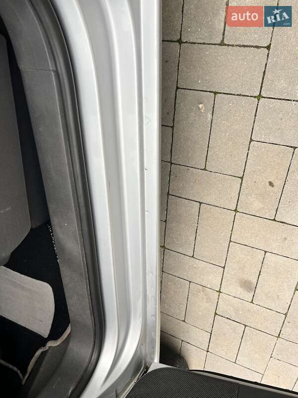 Минивэн Volkswagen Touran 2004 в Умани фото 12 Минивэн Volkswagen Touran 2004 в Умани