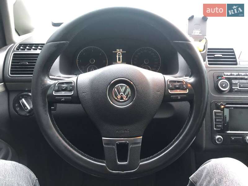 Мінівен Volkswagen Touran 2010 в Києві