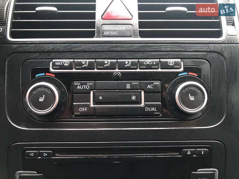 Мінівен Volkswagen Touran 2010 в Києві