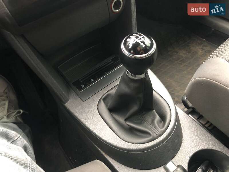 Мінівен Volkswagen Touran 2010 в Києві