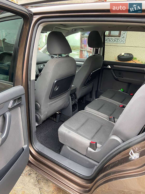 Минивэн Volkswagen Touran 2011 в Каменке-Бугской