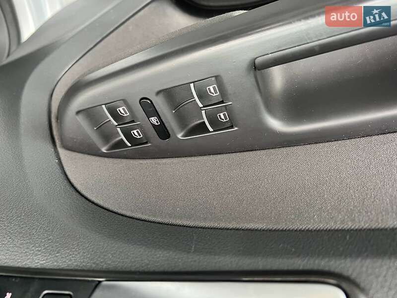 Мінівен Volkswagen Touran 2012 в Львові