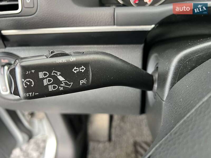 Мінівен Volkswagen Touran 2012 в Львові