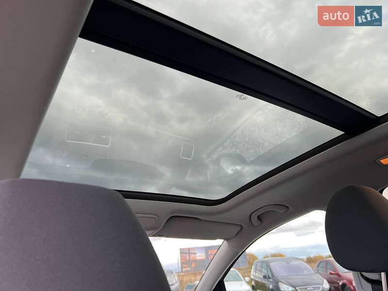 Мінівен Volkswagen Touran 2012 в Львові