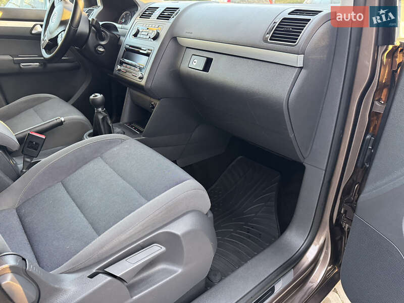 Мінівен Volkswagen Touran 2011 в Коломиї