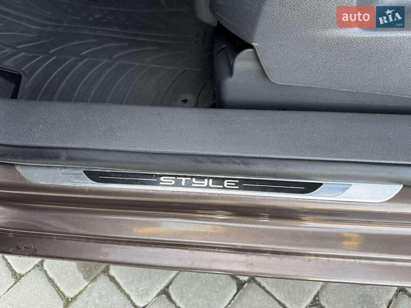 Мінівен Volkswagen Touran 2011 в Коломиї