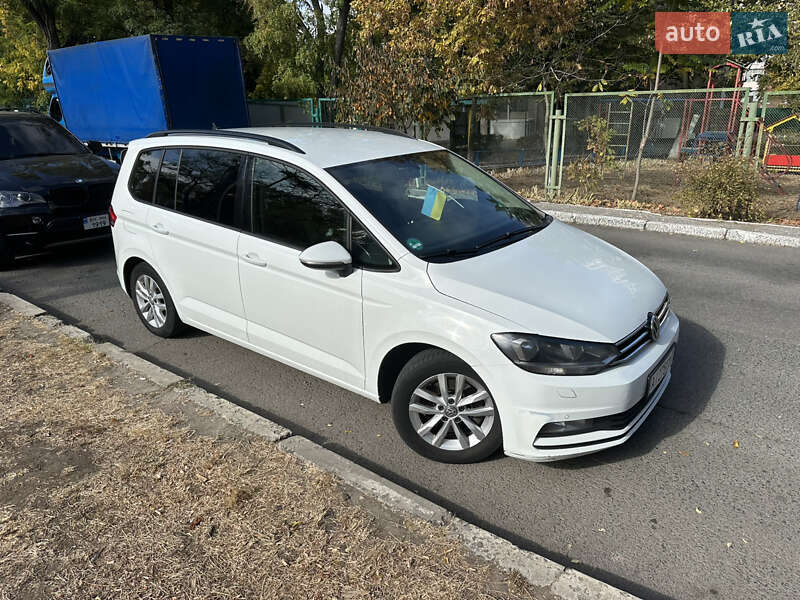 Микровэн Volkswagen Touran 2016 в Новоукраинке