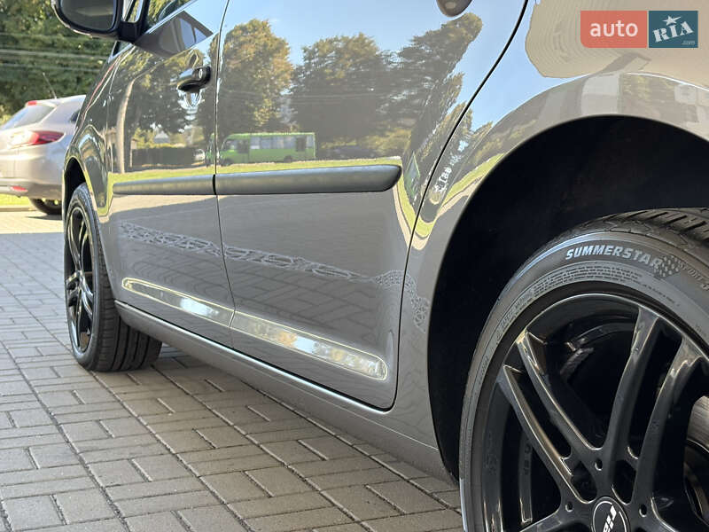 Минивэн Volkswagen Touran 2011 в Житомире