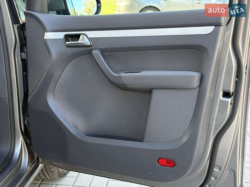 Минивэн Volkswagen Touran 2011 в Житомире