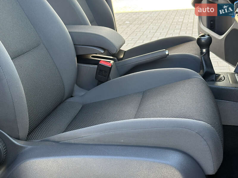 Минивэн Volkswagen Touran 2011 в Житомире