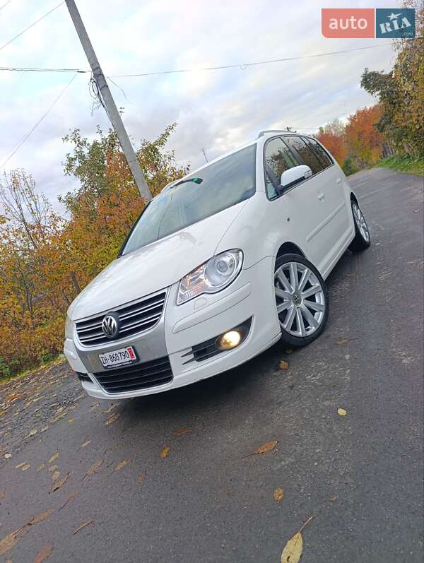 Минивэн Volkswagen Touran 2009 в Луцке
