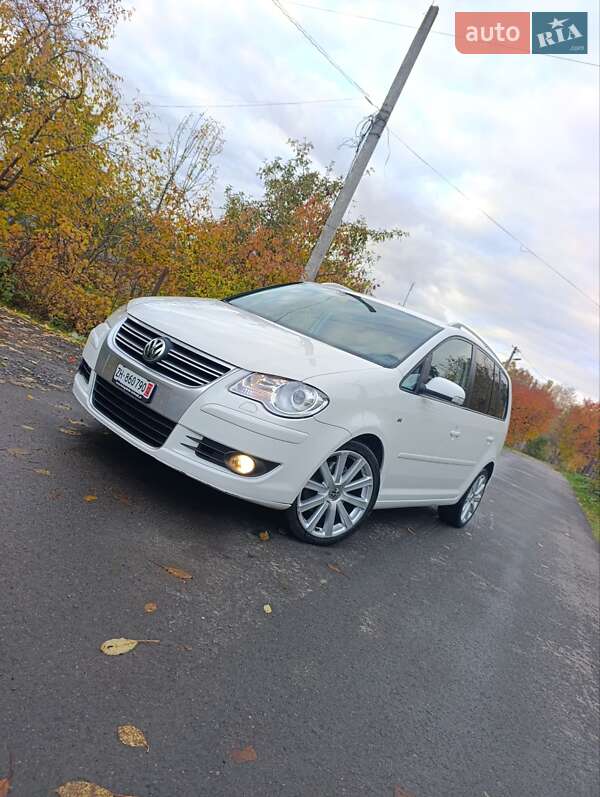 Минивэн Volkswagen Touran 2009 в Луцке