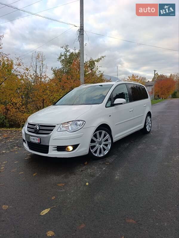 Минивэн Volkswagen Touran 2009 в Луцке