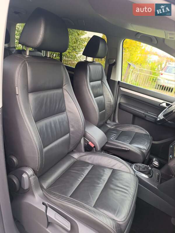 Минивэн Volkswagen Touran 2009 в Луцке