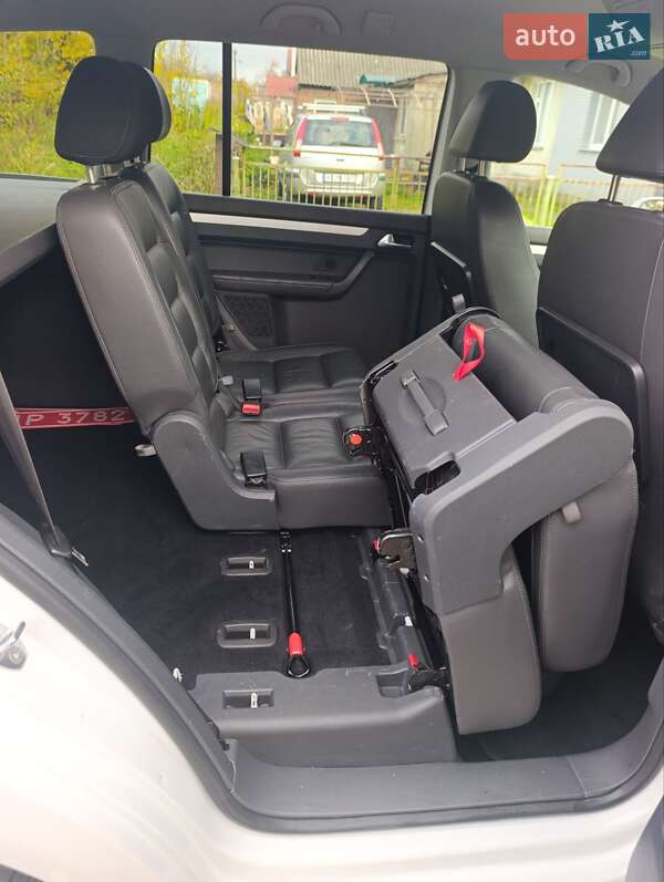 Минивэн Volkswagen Touran 2009 в Луцке