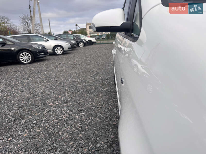 Минивэн Volkswagen Touran 2009 в Звенигородке