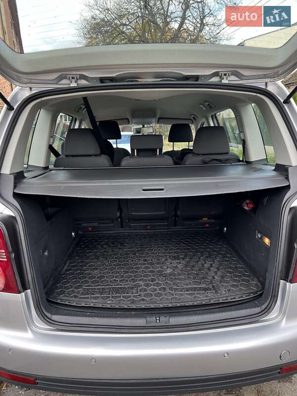 Мінівен Volkswagen Touran 2006 в Тернополі