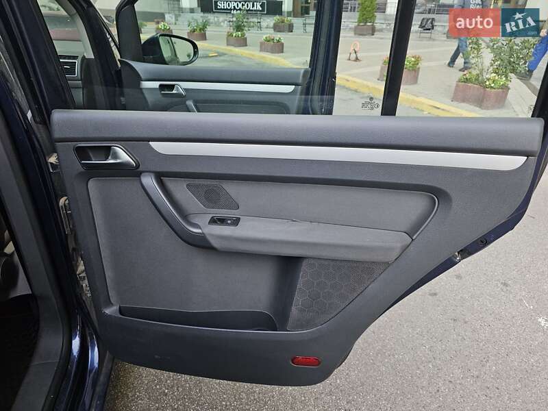 Мінівен Volkswagen Touran 2010 в Києві фото 12 Мінівен Volkswagen Touran 2010 в Києві