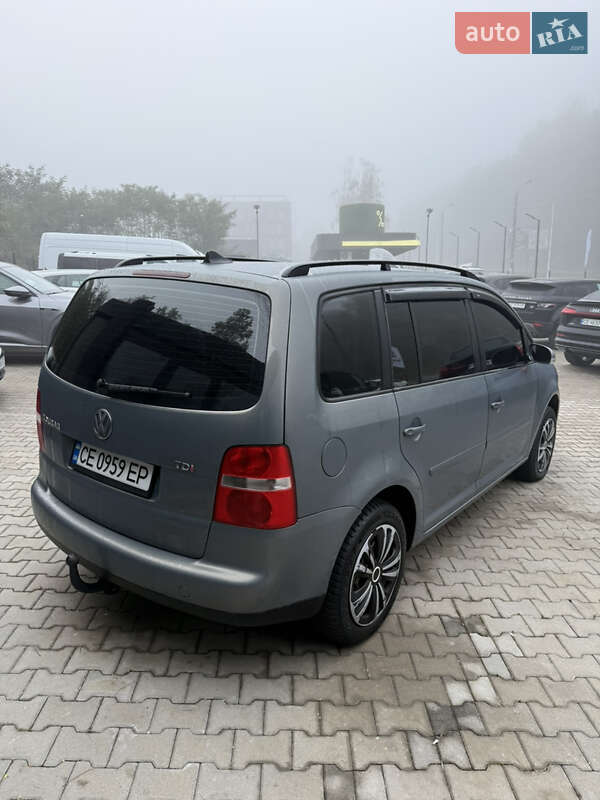 Мінівен Volkswagen Touran 2004 в Чернівцях