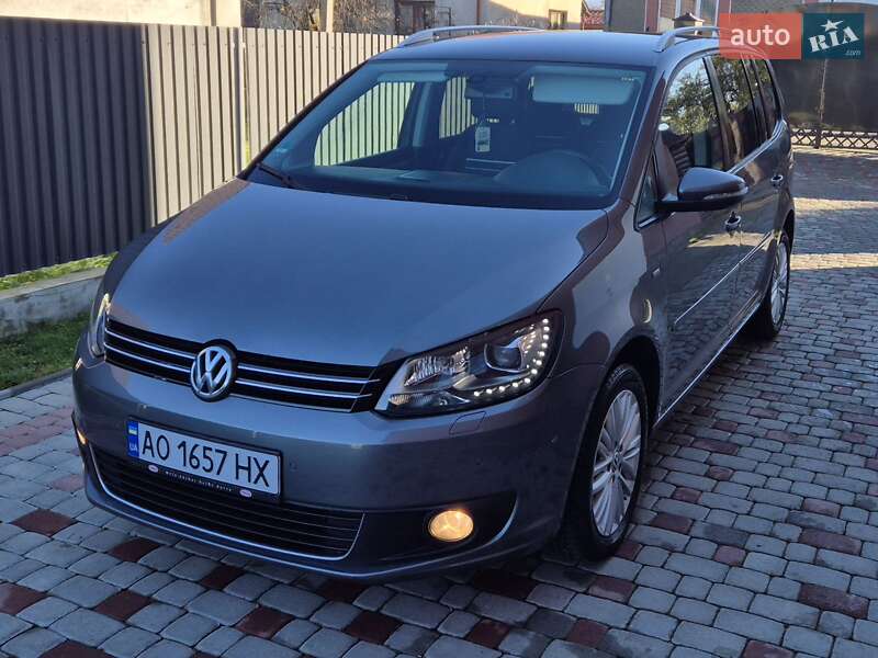 Минивэн Volkswagen Touran 2015 в Сваляве