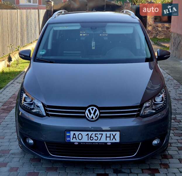 Минивэн Volkswagen Touran 2015 в Сваляве