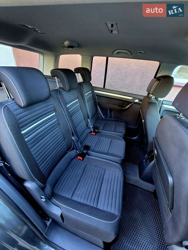 Минивэн Volkswagen Touran 2015 в Сваляве