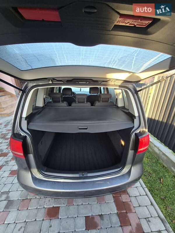 Минивэн Volkswagen Touran 2015 в Сваляве