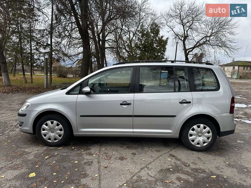 Минивэн Volkswagen Touran 2010 в Лебедине