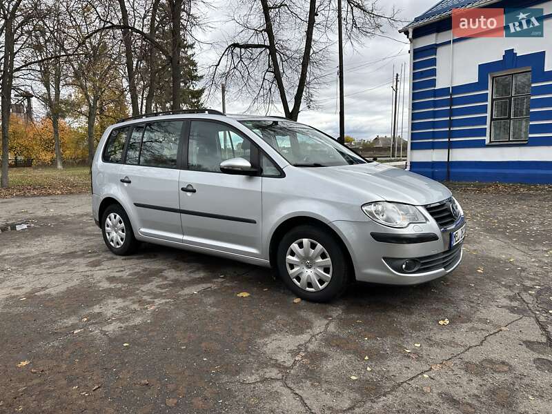 Минивэн Volkswagen Touran 2010 в Лебедине