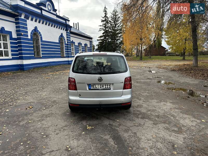Минивэн Volkswagen Touran 2010 в Лебедине