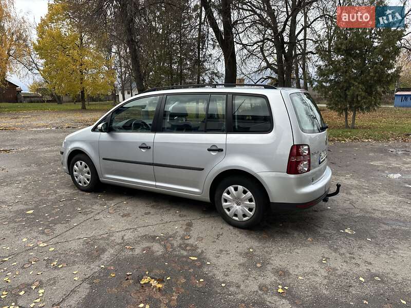 Минивэн Volkswagen Touran 2010 в Лебедине