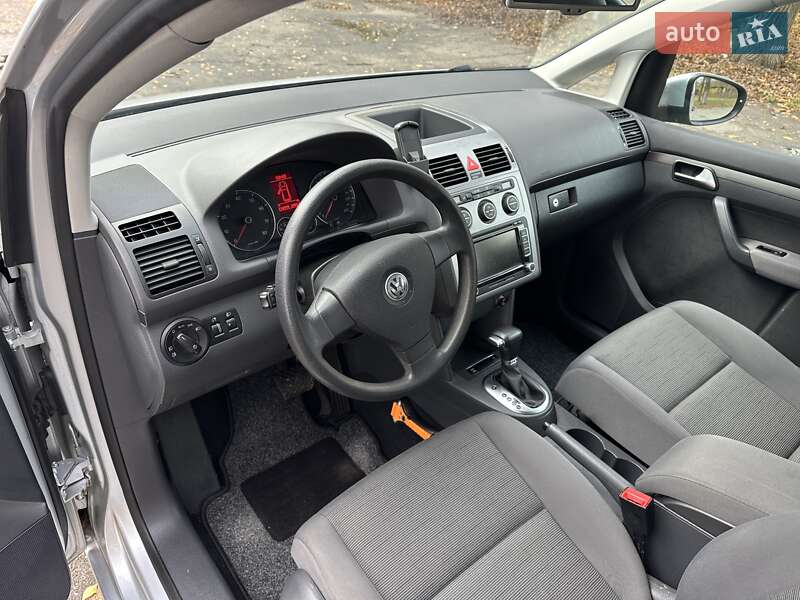 Минивэн Volkswagen Touran 2010 в Лебедине