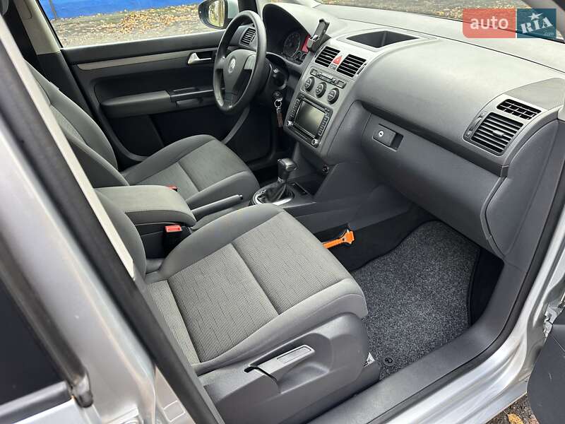 Минивэн Volkswagen Touran 2010 в Лебедине