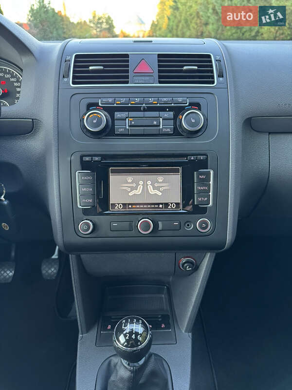 Минивэн Volkswagen Touran 2012 в Ровно