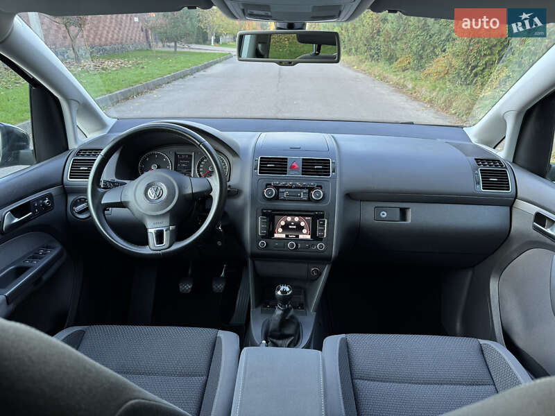 Минивэн Volkswagen Touran 2012 в Ровно