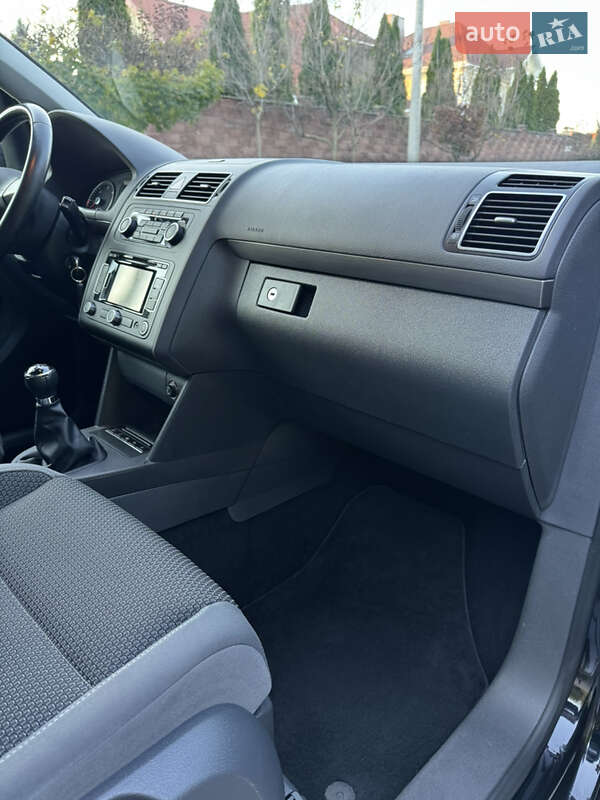 Минивэн Volkswagen Touran 2012 в Ровно