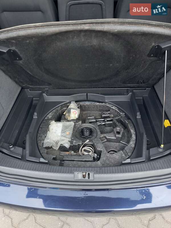 Мінівен Volkswagen Touran 2012 в Луцьку