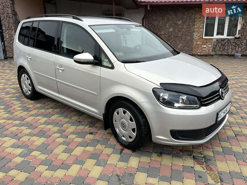 Минивэн Volkswagen Touran 2011 в Брошневе-Осаде