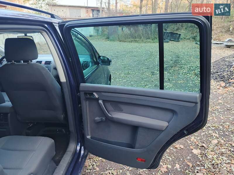 Мінівен Volkswagen Touran 2006 в Чернігові