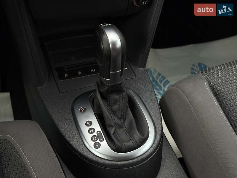 Мінівен Volkswagen Touran 2013 в Тячеві