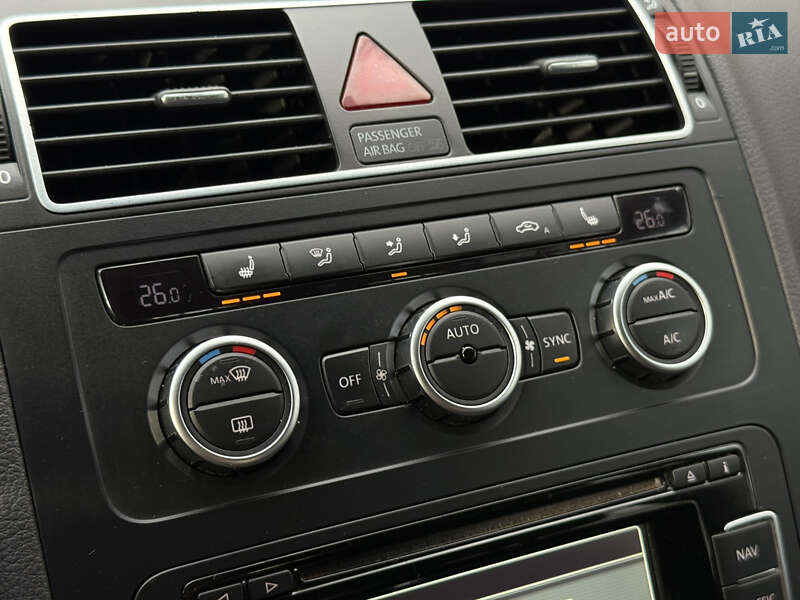 Мінівен Volkswagen Touran 2013 в Тячеві